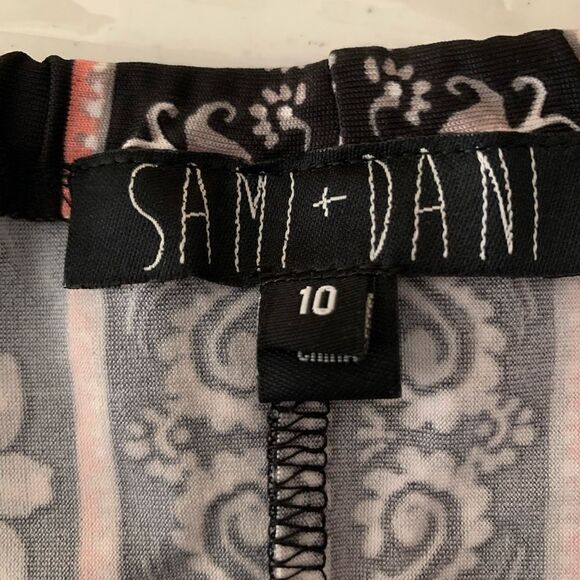 Sami + Dani floral jumper - Picture 7 of 10